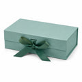 Boîte cadeau 25 x 18 x 8 cm en carton vert sauge avec ruban décoratif